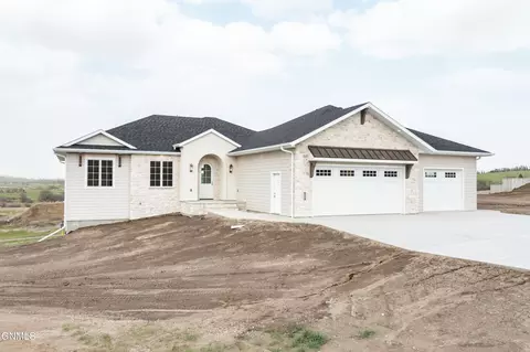 8519 Norman Pl, Bismarck, ND 58503
