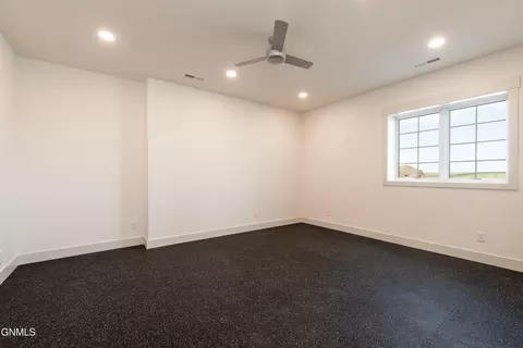 8519 Norman Pl, Bismarck, ND 58503 photo 38