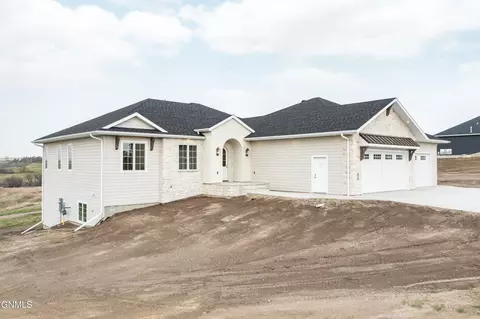 8519 Norman Pl, Bismarck, ND 58503 photo 2