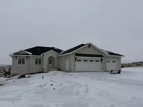 8519 Norman Pl, Bismarck, ND 58503