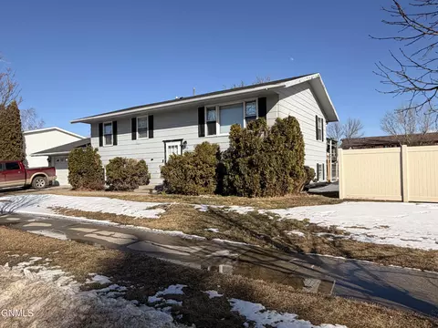 Exterior - 2310 17th Cir W, Williston, ND 58801 photo 2 of 9