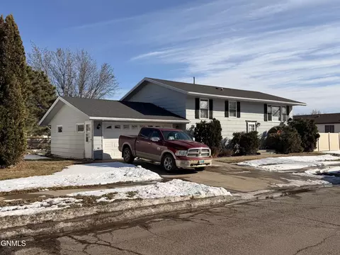 2310 17th Cir W, Williston, ND 58801