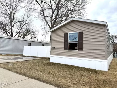 4206 Patriot Dr, Bismarck, ND 58503