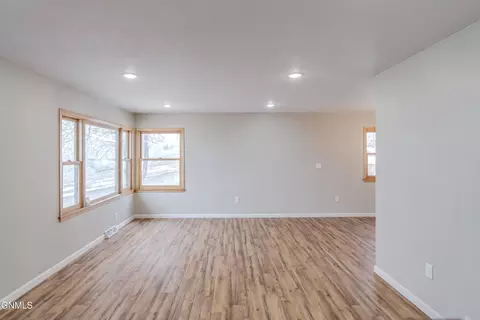 Living - 415 3rd St, Washburn, ND 58577 photo 1 of 5