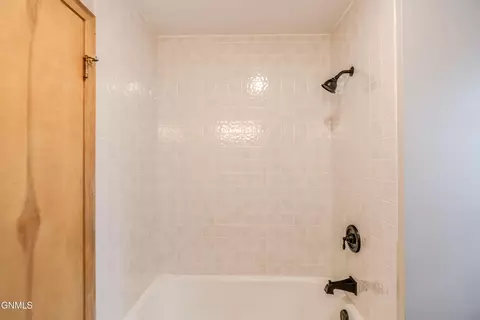 Bath - 415 3rd St, Washburn, ND 58577 photo 3 of 9