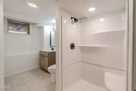 Bath - 415 3rd St, Washburn, ND 58577 photo 6 of 9