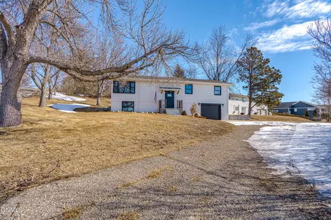 Exterior - 415 3rd St, Washburn, ND 58577 photo 3 of 4