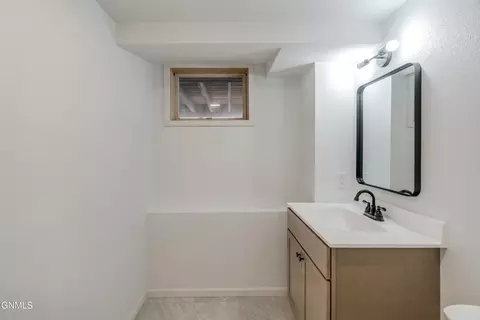 Bath - 415 3rd St, Washburn, ND 58577 photo 8 of 9