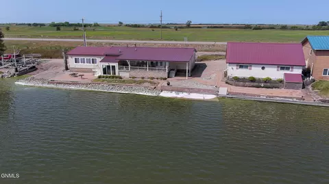 412 Lakeview Ln, Dawson, ND 58428