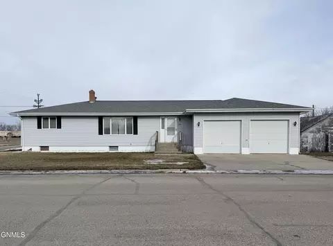 200 1st St, Underwood, ND 58576