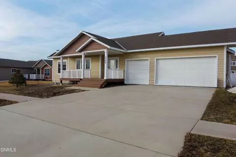 Exterior - 3344 32nd St W, Williston, ND 58801 photo 1 of 6