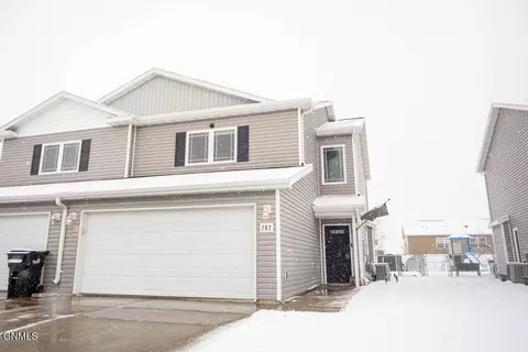 702 Bremner Ave, Bismarck, ND 58503