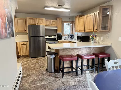Kitchen - 1120 Keating Dr, Bismarck, ND 58501 photo 4 of 9