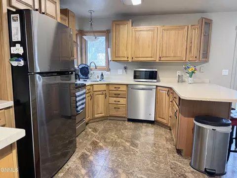 Kitchen - 1120 Keating Dr, Bismarck, ND 58501 photo 2 of 9