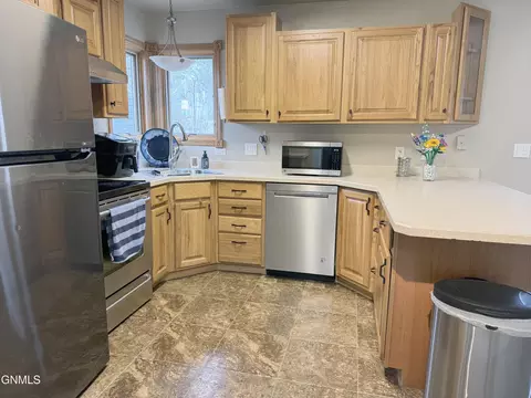Kitchen - 1120 Keating Dr, Bismarck, ND 58501 photo 6 of 9