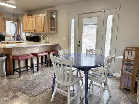Dining - 1120 Keating Dr, Bismarck, ND 58501 photo 2 of 3