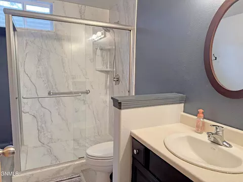 Bath - 1120 Keating Dr, Bismarck, ND 58501 photo 9 of 9