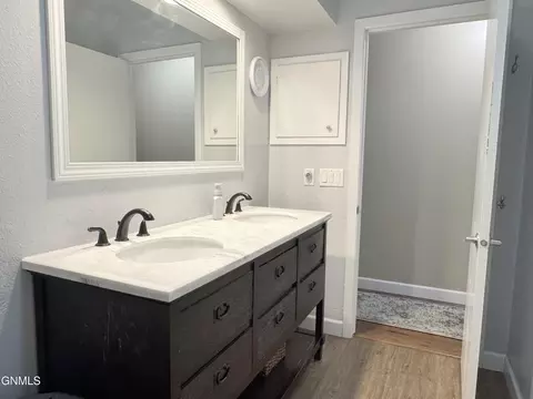 Bath - 1120 Keating Dr, Bismarck, ND 58501 photo 3 of 9