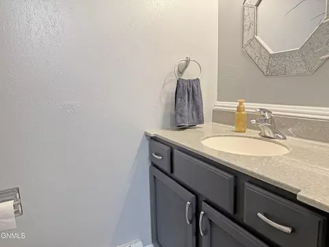 Bath - 1120 Keating Dr, Bismarck, ND 58501 photo 4 of 9