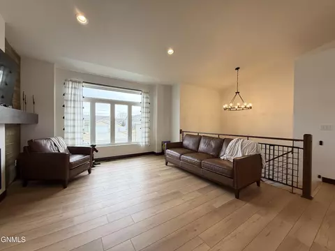 Living - 4600 Normandy St, Bismarck, ND 58503 photo 3 of 4