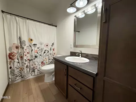 Bath - 4600 Normandy St, Bismarck, ND 58503 photo 2 of 5