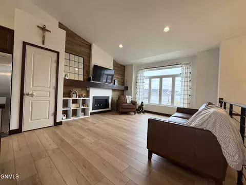 Living - 4600 Normandy St, Bismarck, ND 58503 photo 2 of 4