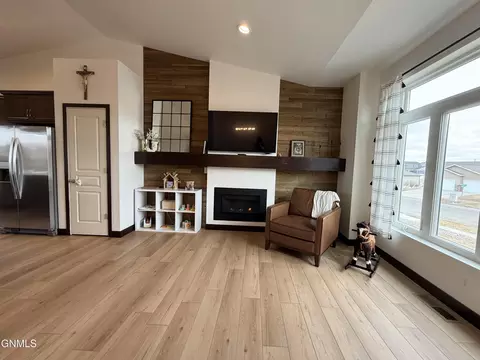 Living - 4600 Normandy St, Bismarck, ND 58503 photo 4 of 4