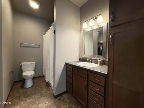 Bath - 4600 Normandy St, Bismarck, ND 58503 photo 1 of 5