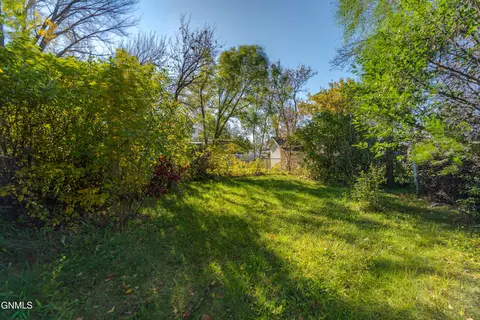 Exterior - 4813 E Roughrider Cir, Mandan, ND 58554 photo 8 of 17