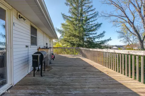 Exterior - 4813 E Roughrider Cir, Mandan, ND 58554 photo 10 of 17