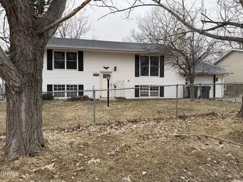 Exterior - 4813 E Roughrider Cir, Mandan, ND 58554 photo 17 of 17