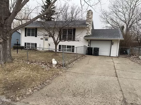 Exterior - 4813 E Roughrider Cir, Mandan, ND 58554 photo 16 of 17