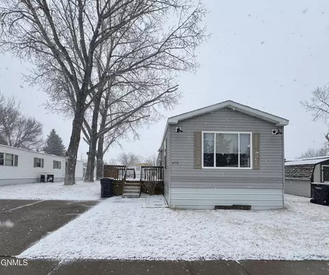 4117 W Arlington Dr, Bismarck, ND 58503