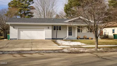 1626 3rd St, Bismarck, ND 58504