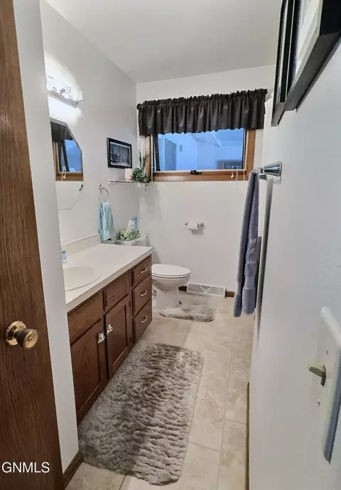 Bath - 1626 3rd St, Bismarck, ND 58504 photo 1 of 2