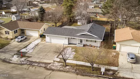 View/Area - 1626 3rd St, Bismarck, ND 58504 photo 1 of 11