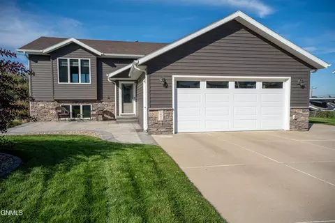 1605 9th Ave SE, Mandan, ND 58554