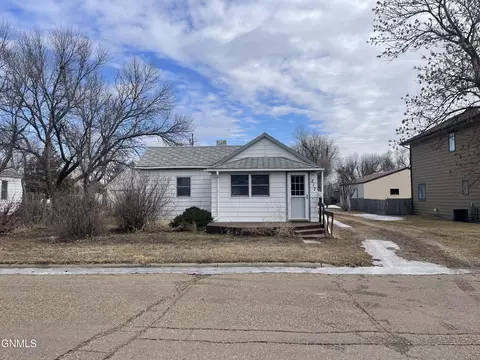 217 S Adams St, Plentywood, MT 59254