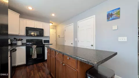Kitchen - 624 Brome Ave, Bismarck, ND 58503 photo 4 of 6