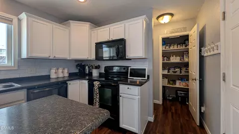Kitchen - 624 Brome Ave, Bismarck, ND 58503 photo 5 of 6