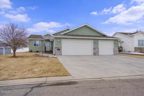 3125 Wisconsin Dr, Bismarck, ND 58503