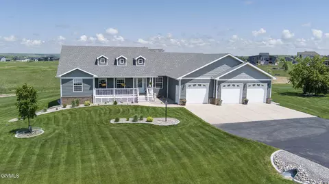 3130 Link Dr, Bismarck, ND 58503