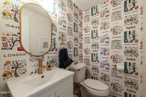 Bath - 943 Central Ave, Bismarck, ND 58501 photo 1 of 3