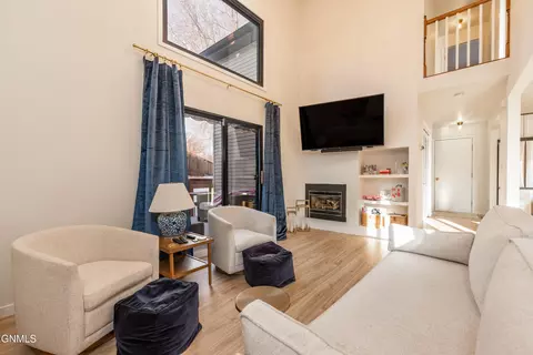 Living - 943 Central Ave, Bismarck, ND 58501 photo 1 of 2