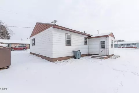 124 5th St E, Napoleon, ND 58561