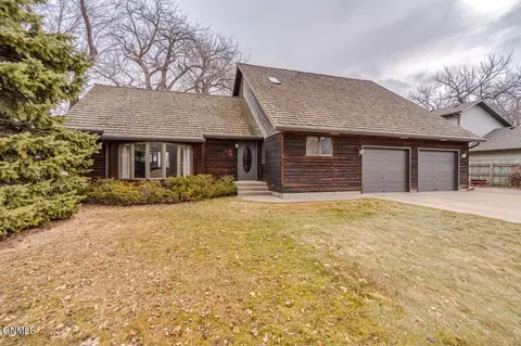 1512 River Dr NE, Mandan, ND 58554