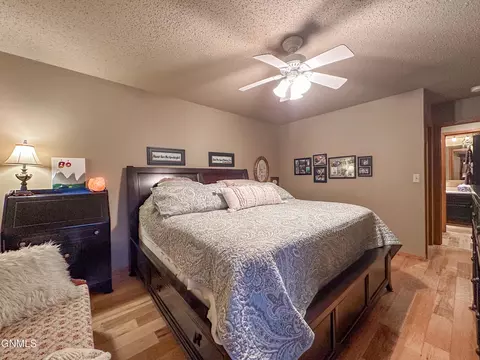 Bedroom - 453 Brandon Dr, Bismarck, ND 58503 photo 2 of 5