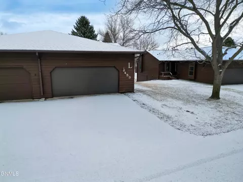 Exterior - 453 Brandon Dr, Bismarck, ND 58503 photo 5 of 5