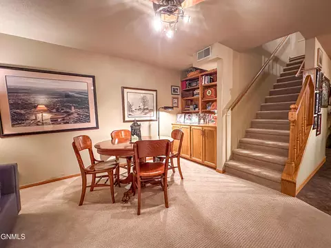 Dining - 453 Brandon Dr, Bismarck, ND 58503 photo 4 of 4
