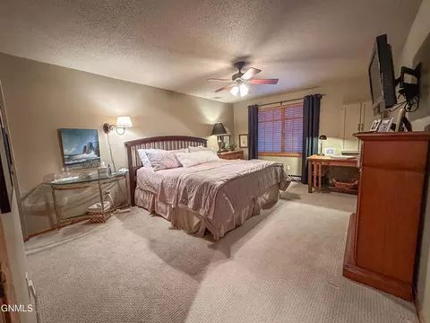 Bedroom - 453 Brandon Dr, Bismarck, ND 58503 photo 4 of 5